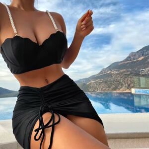 Bikini negro con pareo
